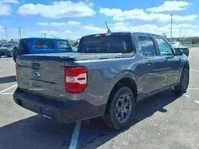 Used 2023 Gray Ford XLT image 3
