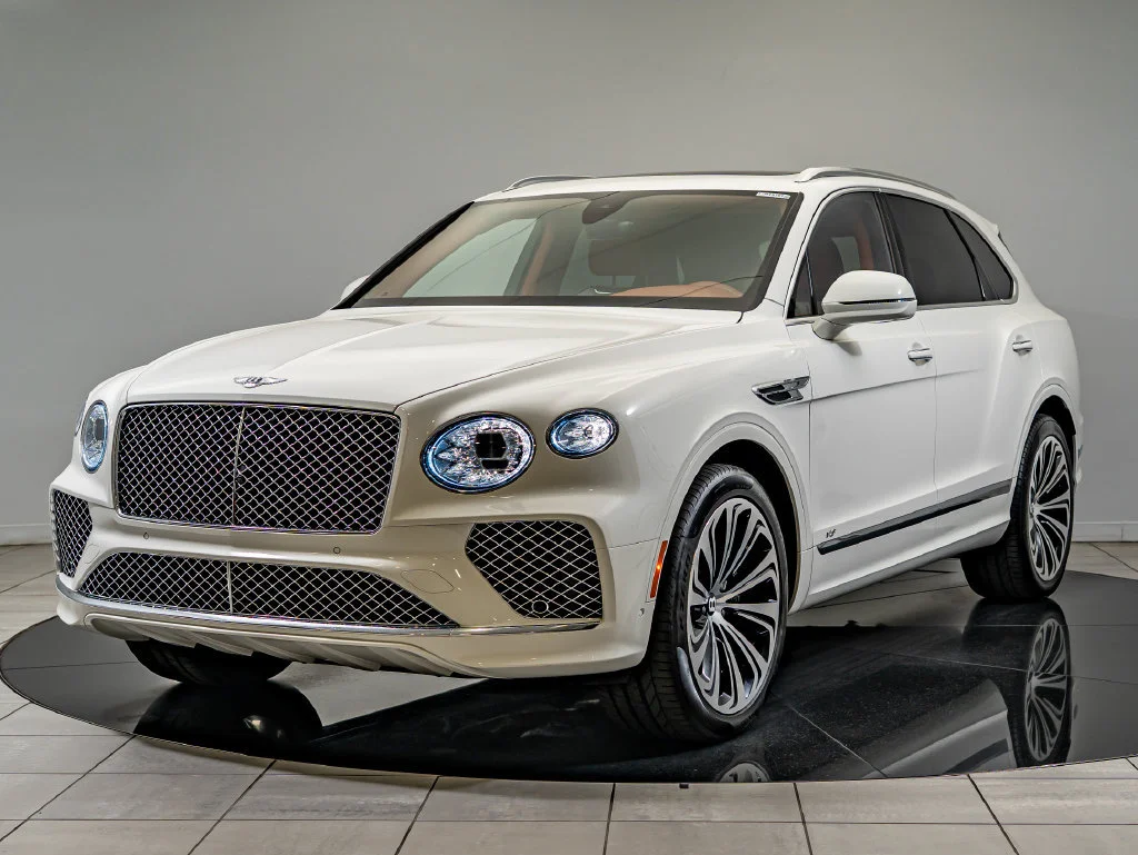 Used 2022 White Bentley V8 image 1