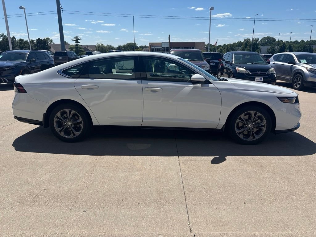 Certified Used 2023 Platinum White Pearl Honda EX-L image 4