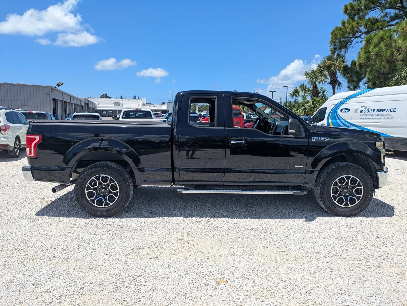 Used 2016 Shadow Black Ford XLT image 4