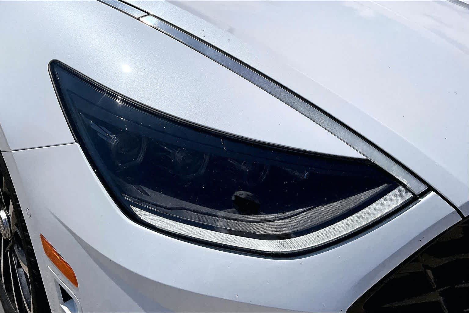 Used 2021 Quartz White Hyundai Limited image 28