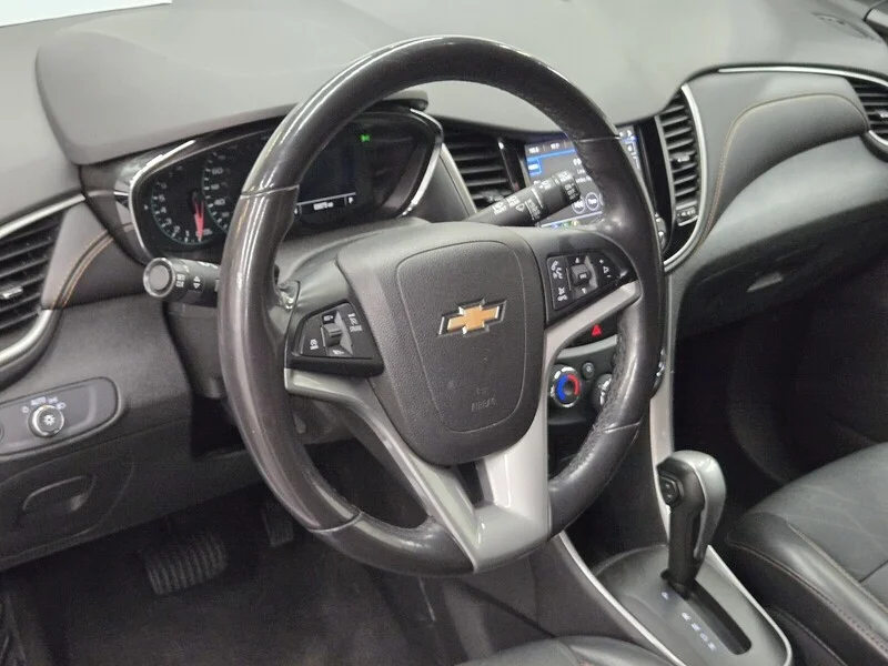 Used 2018 Summit White Chevrolet LT image 15