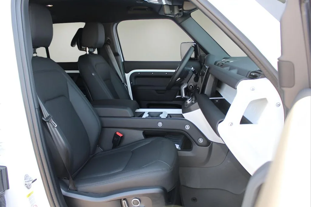 2025 Land Rover Defender X-Dynamic SE - Photo 19