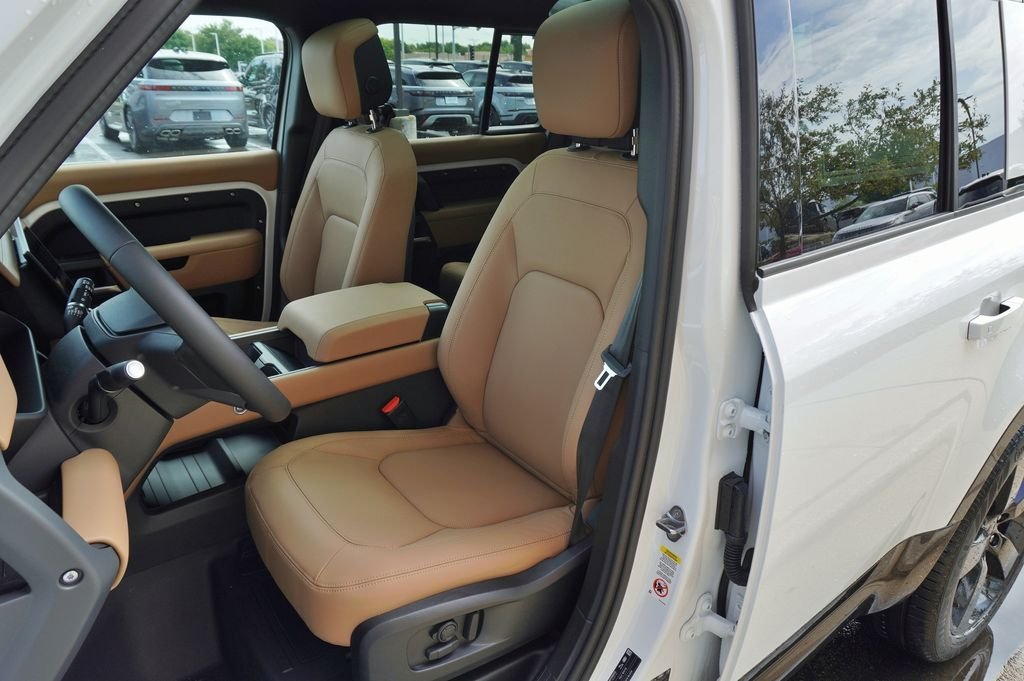 New 2026 Fuji White Land Rover X-Dynamic SE image 12