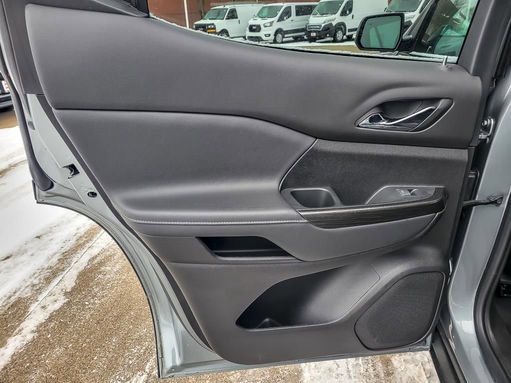 2023 GMC ACADIA - Image 19