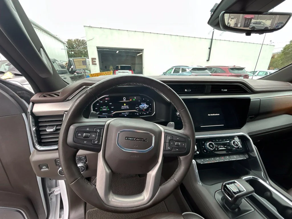 Used 2025 White GMC Denali image 12