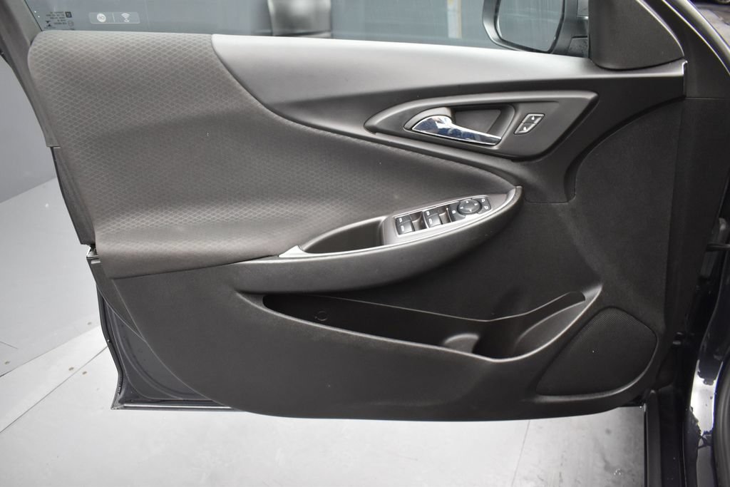 Used 2022 Gray Chevrolet LS image 9