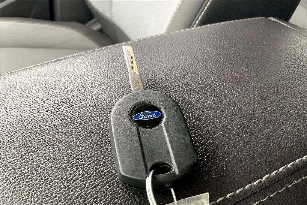 Used 2018 Gray Ford SE image 9