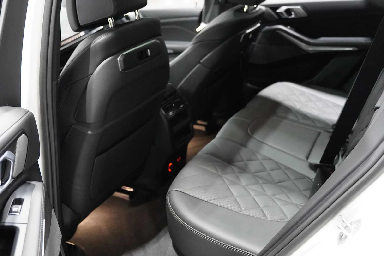 Certified Used 2024 Alpine White BMW xDrive40i image 23