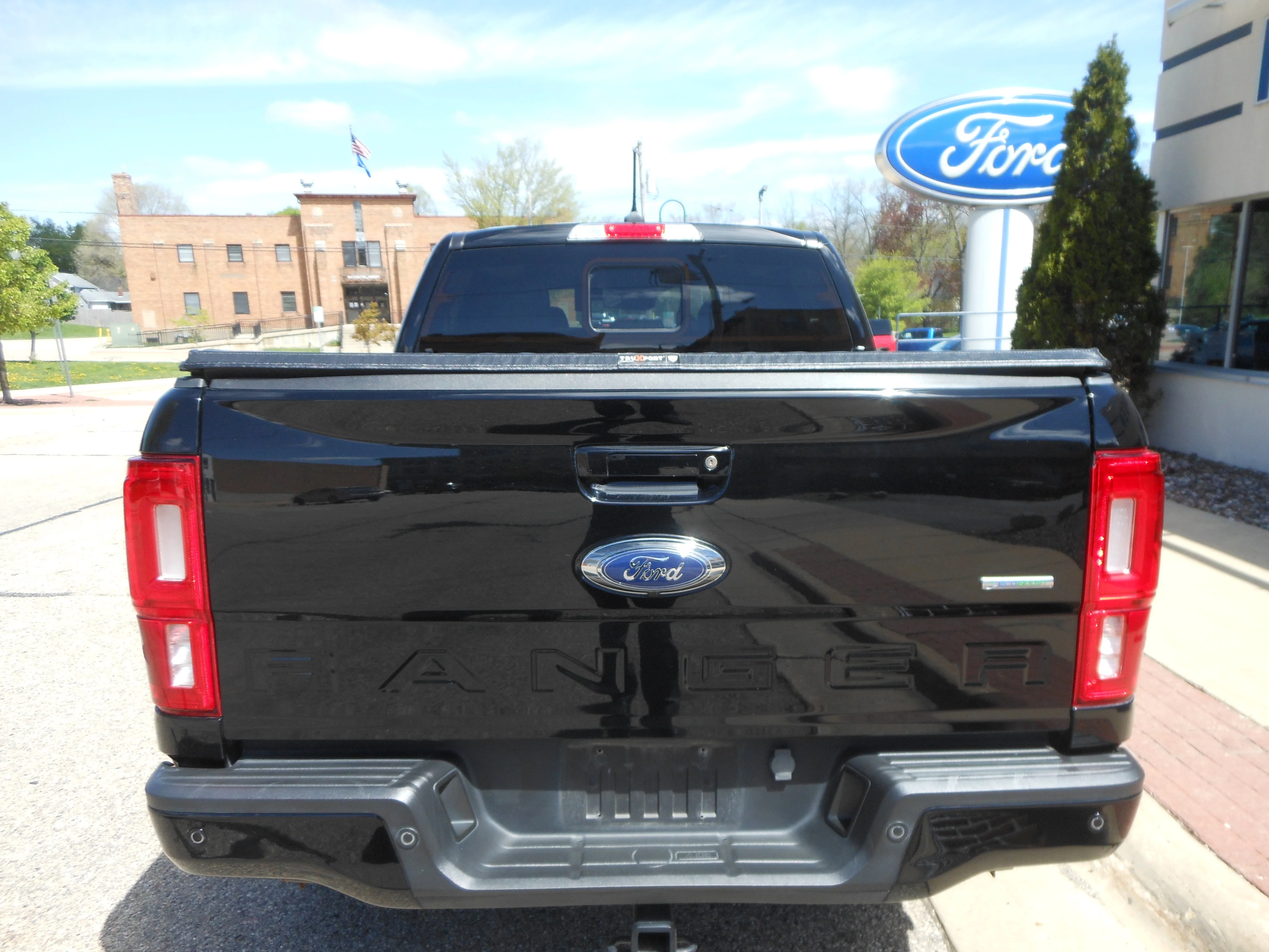 Used 2019 Black Ford LARIAT image 4
