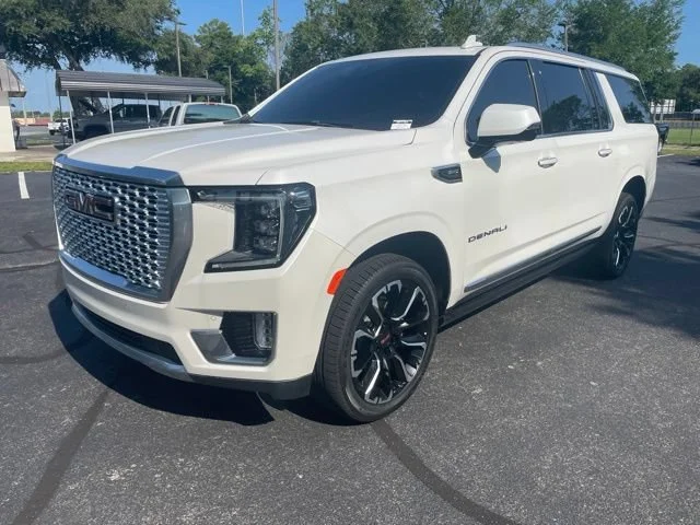 Used 2022 White Frost Tricoat GMC Denali image 1