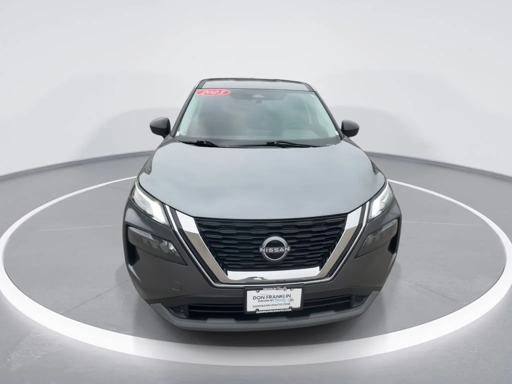 Used 2023 Gray Nissan S image 3