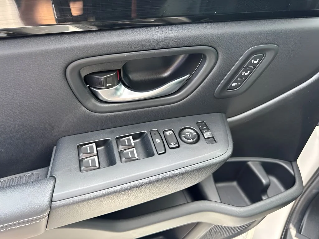 Used 2025  Honda Touring image 28