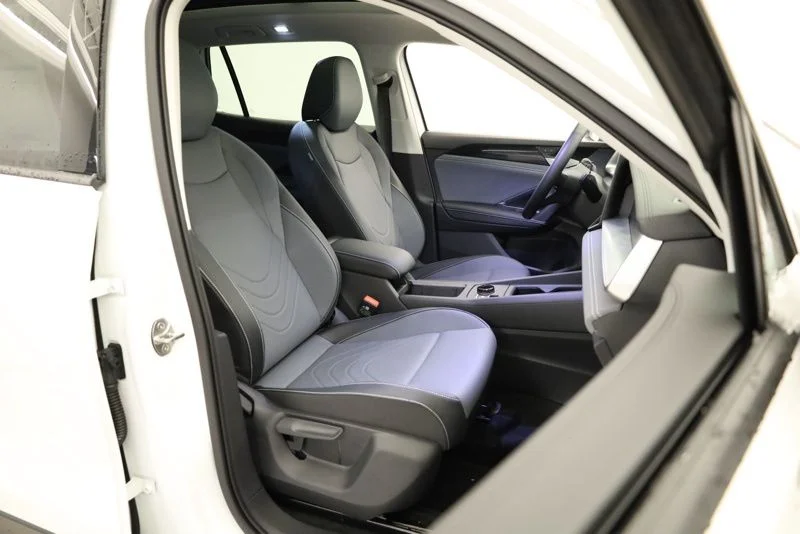 New 2026 White/off-white Volkswagen 2.0T SE image 30