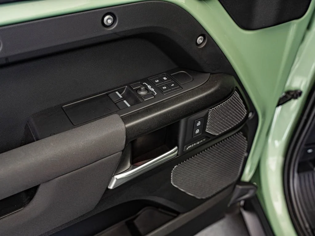 2023 Land Rover Defender 75th Edition - Photo 17