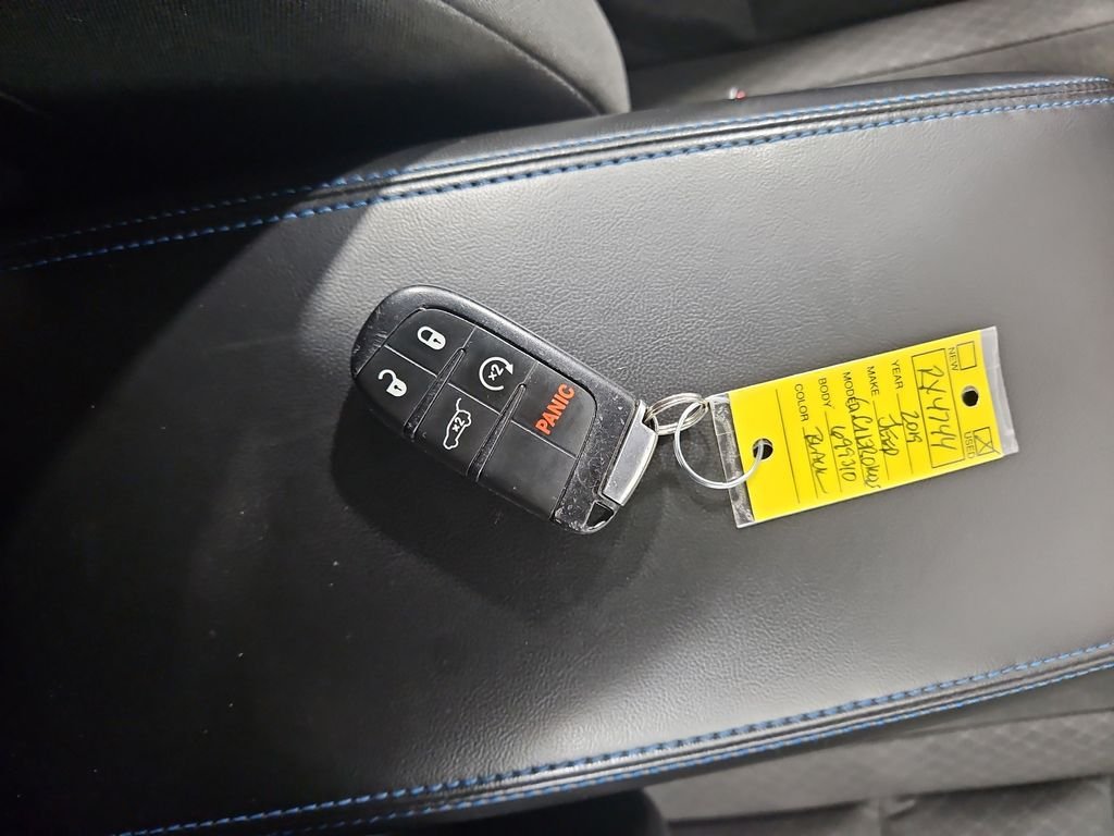 Used 2019 Diamond Black Jeep Laredo image 28