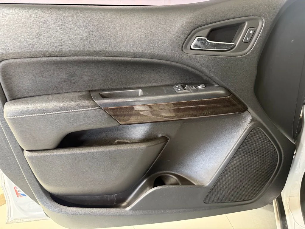 Used 2022 White GMC Elevation image 12