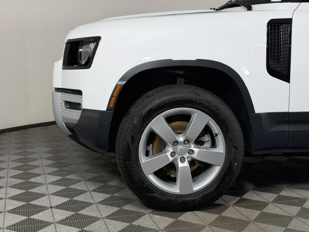 Used 2025 Fuji White Land Rover S image 9