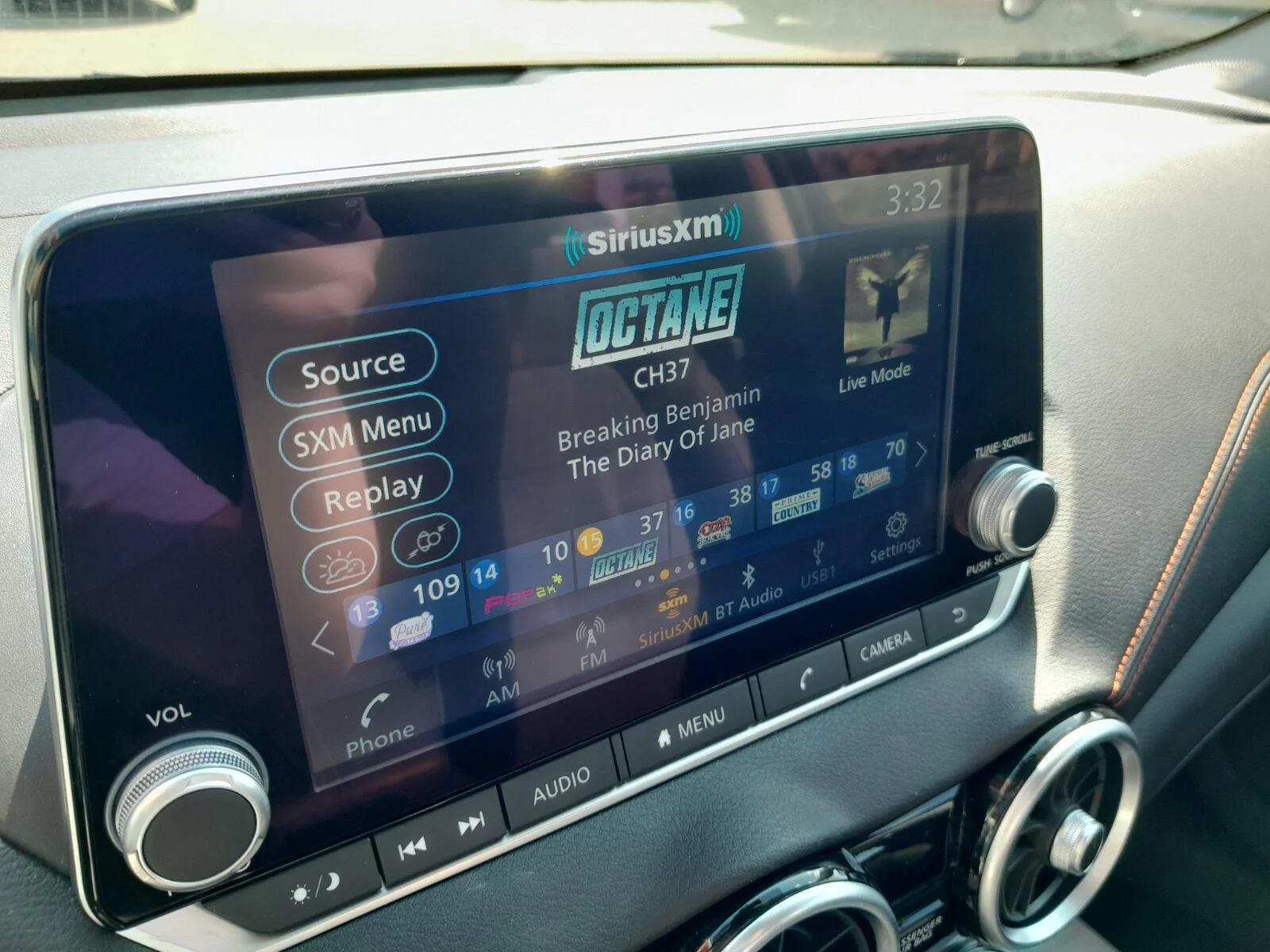 Used 2025 Super Black Nissan SR image 19