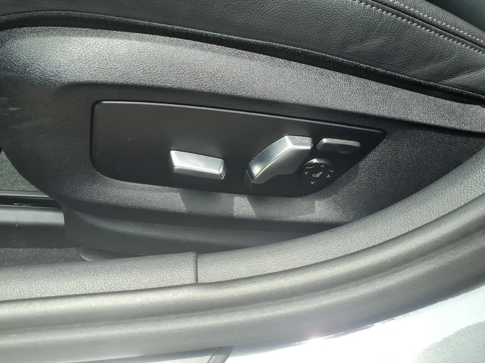 Used 2023 Skyscraper Gray Metallic BMW 530i image 22