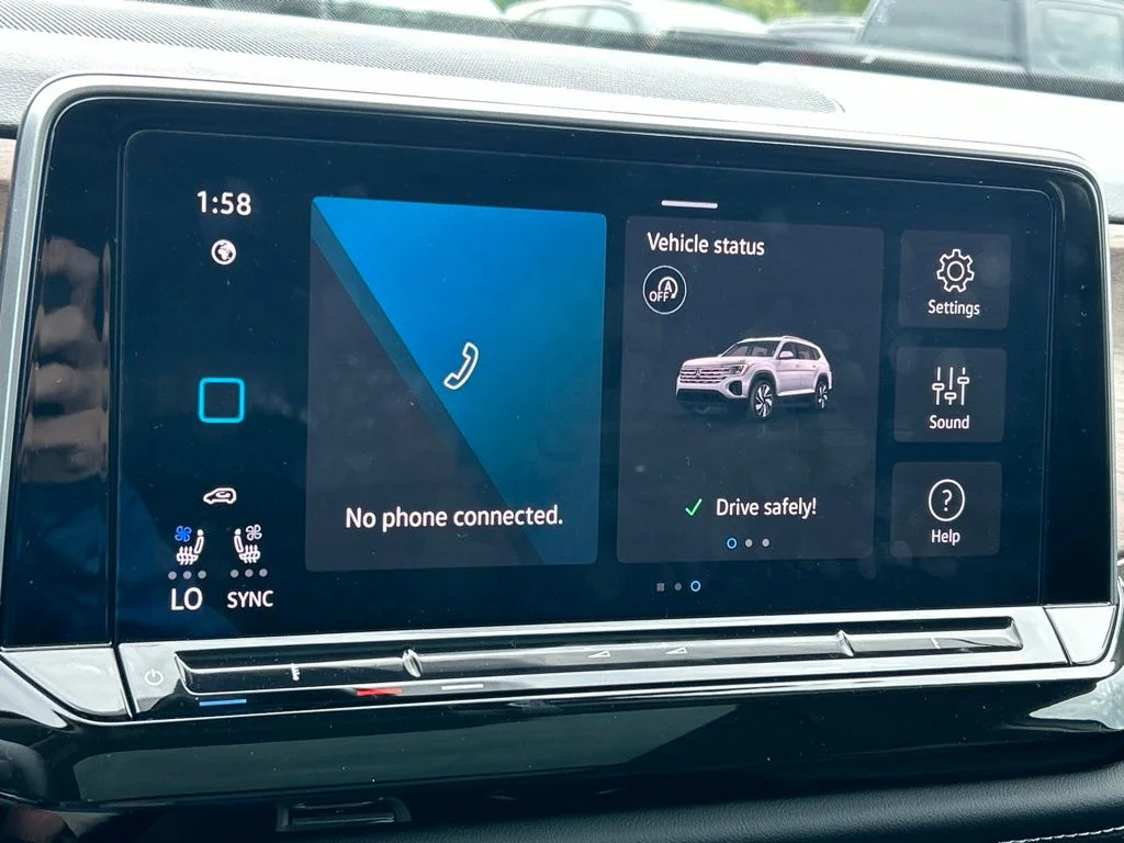 Used 2026 Opal White Pearl Volkswagen SE w/Technology image 33