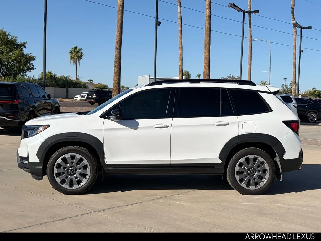 Used 2025 White Honda Black Edition image 3