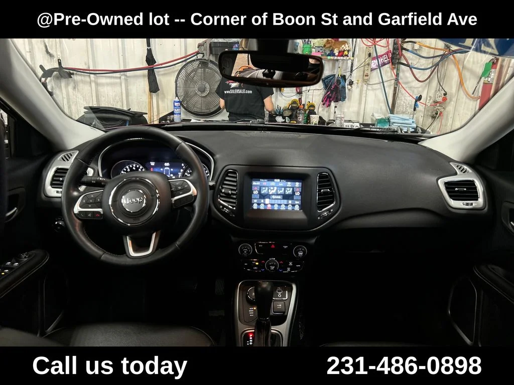 Used 2021 Red Jeep Latitude image 18