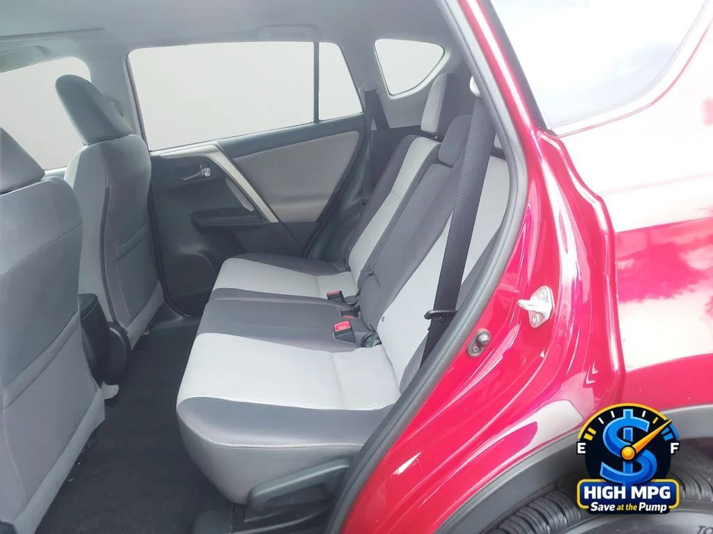 Used 2014 Red Toyota XLE image 31