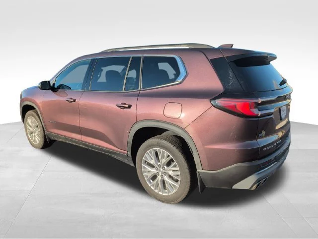 Used 2025 Crystal Metallic GMC Elevation image 3