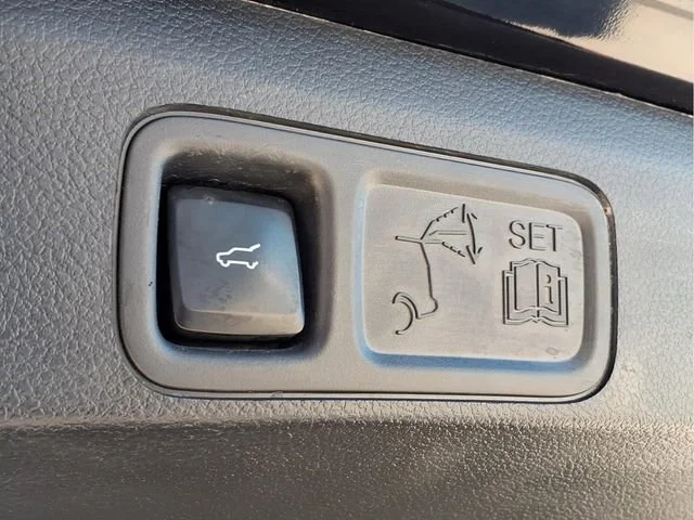 Used 2024  Ford Limited image 33