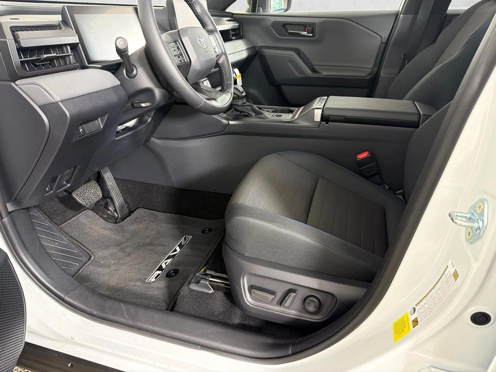 Used 2026 Ice Cap Toyota SE image 9
