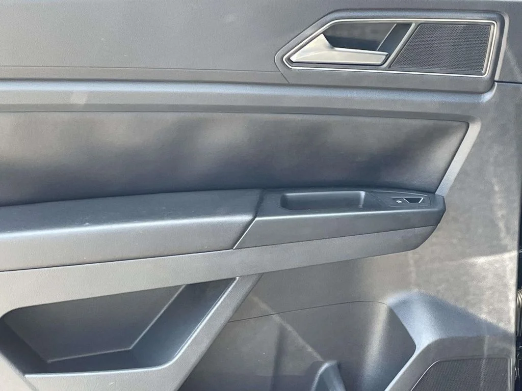 Used 2019 Black Volkswagen SEL image 11