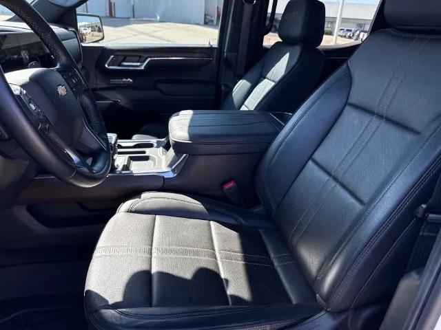 Used 2024 Beige Chevrolet High Country image 34