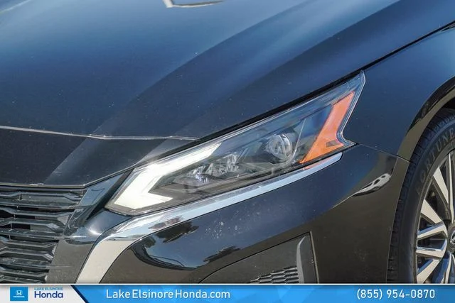Used 2024 Super Black Nissan 2.5 SV image 5