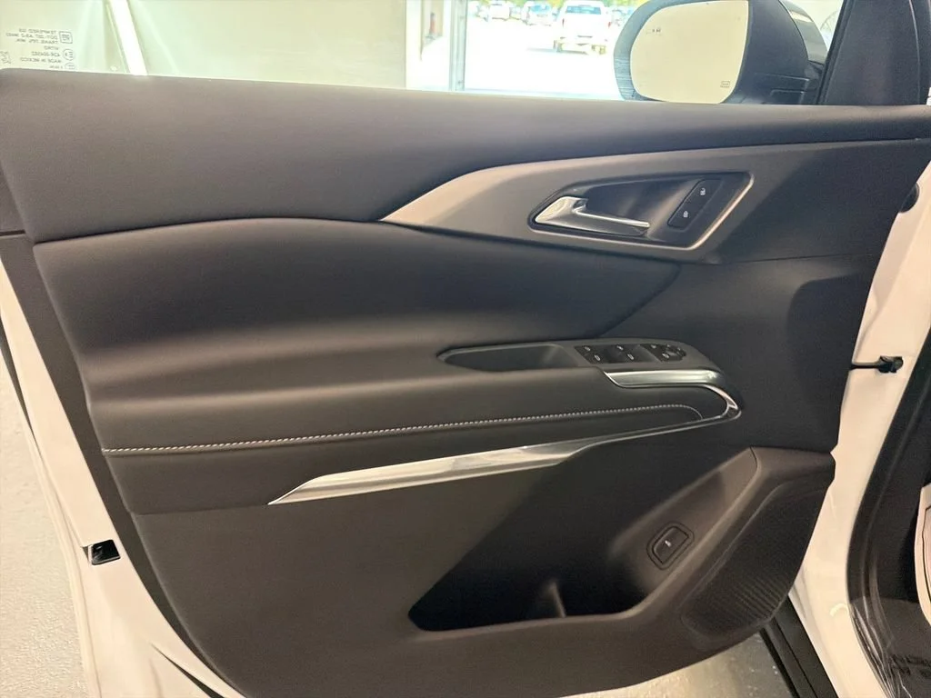 New 2027 Summit White Chevrolet LT image 13