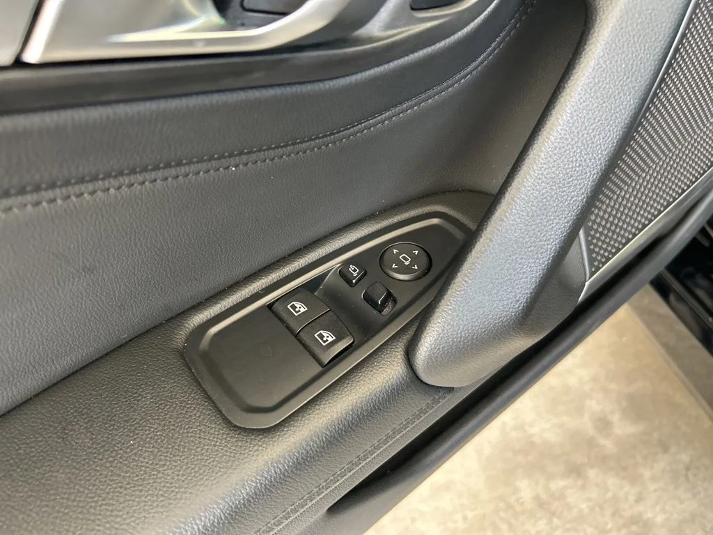 2025 BMW Z4 30i - Photo 35