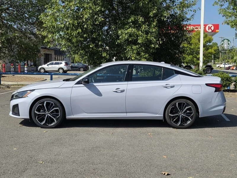 Used 2024 Pearl NISSAN 2.5 SR image 2
