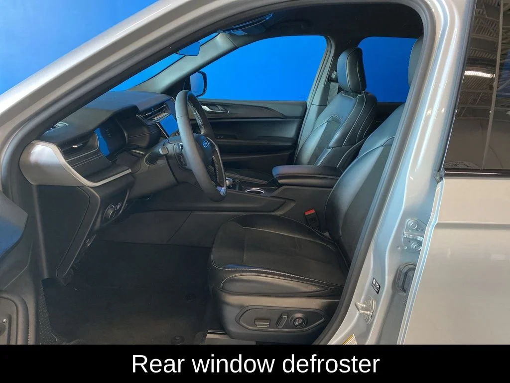 Used 2025 Silver Jeep Altitude image 10