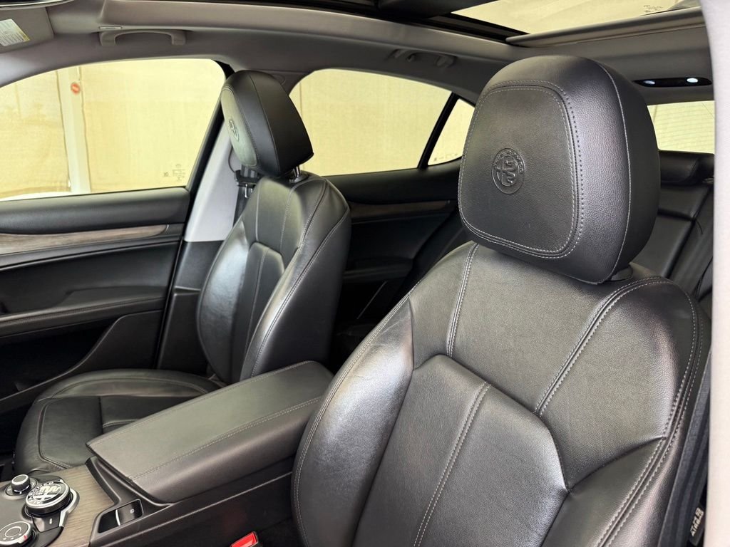 Used 2018 White Alfa Romeo Ti image 23