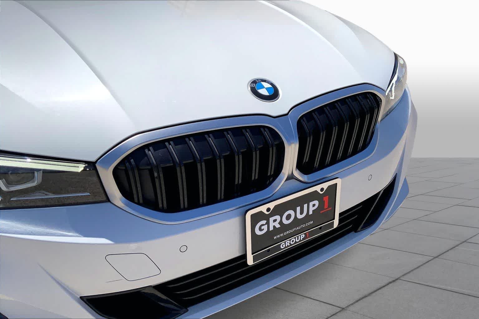 2025 BMW 3 Series 330i - Photo 30
