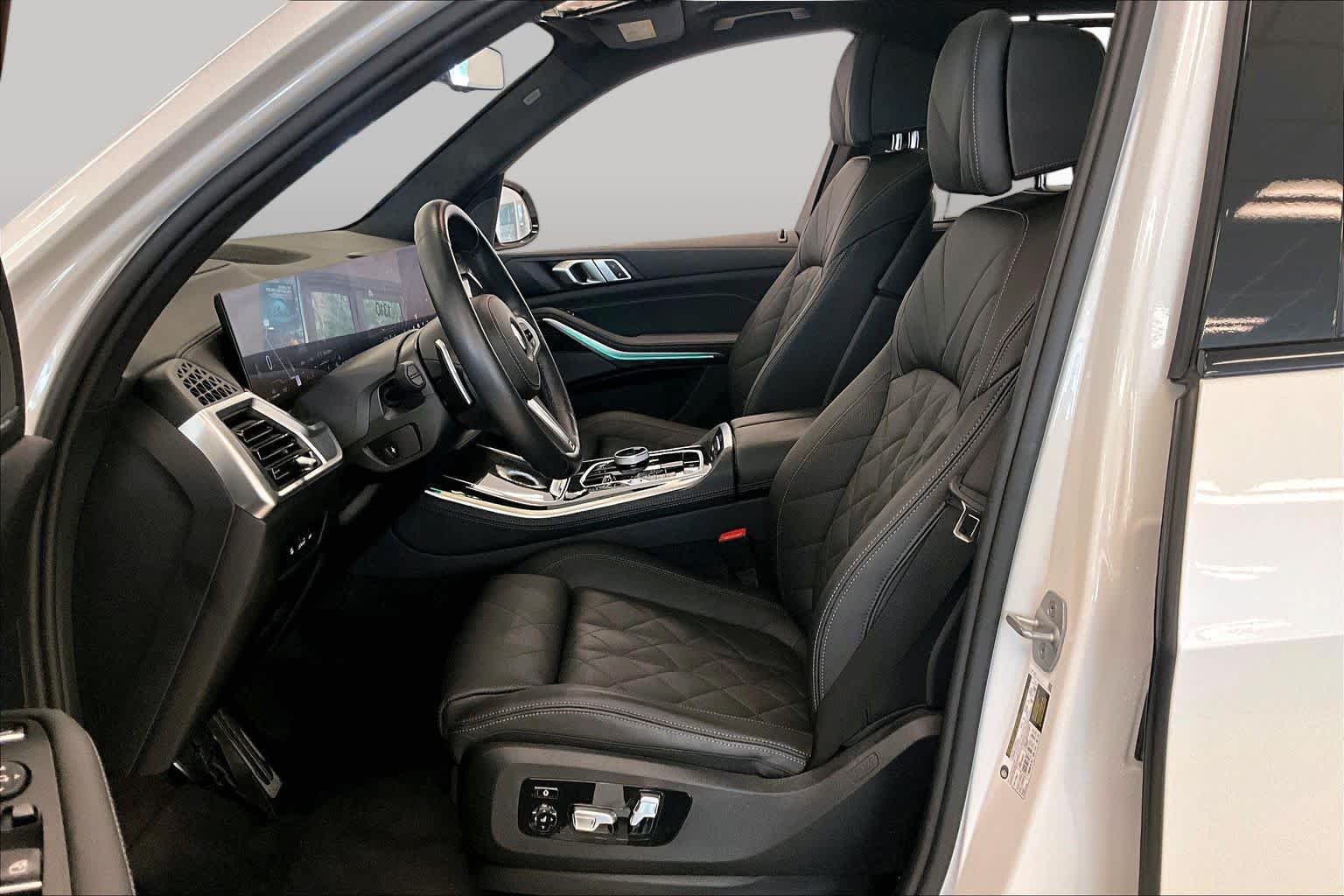 Used 2025 Mineral White Metallic BMW sDrive40i image 7