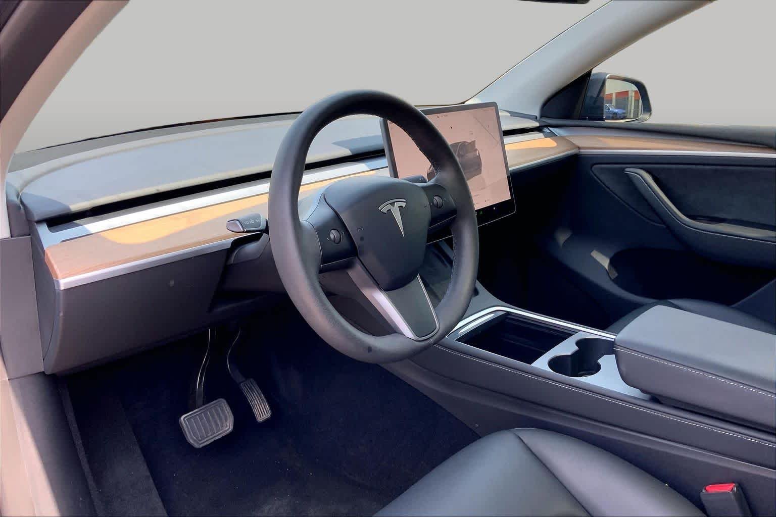Used 2023 Deep Blue Metallic Tesla  image 15