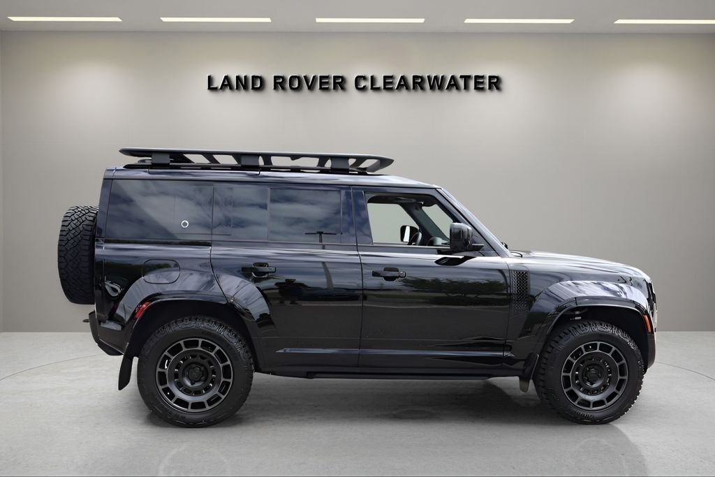 New 2026 Narvik Black LAND ROVER  image 6