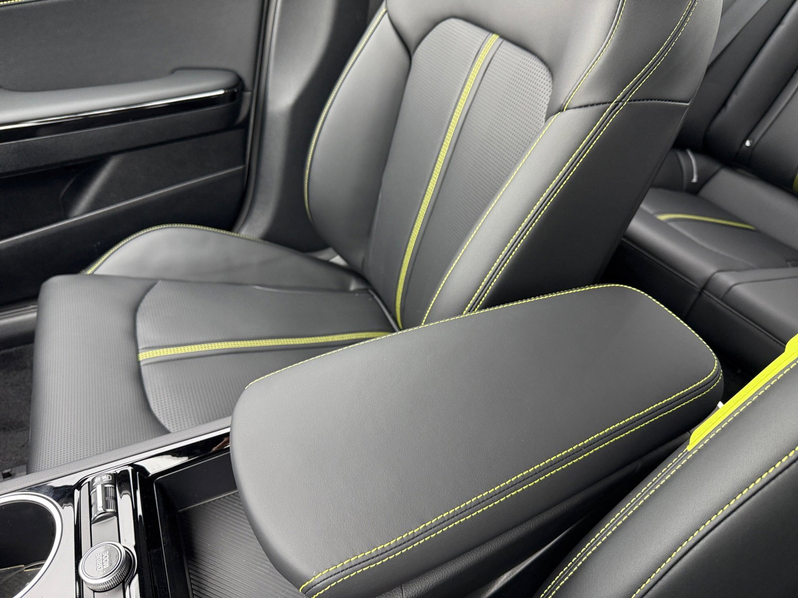New 2026 Snow White Pearl Kia GT image 14