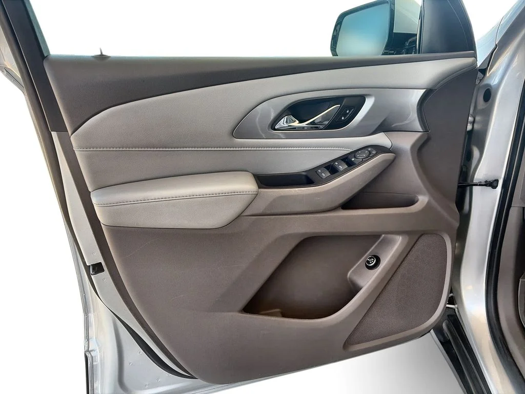 Used 2018 Silver Chevrolet LT image 23