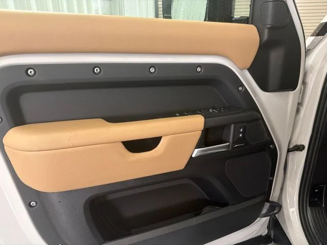 New 2026 Borasco Gray Metallic Land Rover S image 8