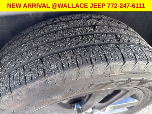 Used 2020 Silver Jeep Altitude image 7