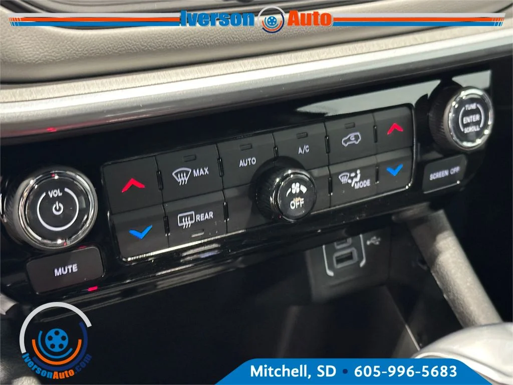 New 2026 Fathom Blue Pearl-Coat Exterior Paint Jeep Limited image 21