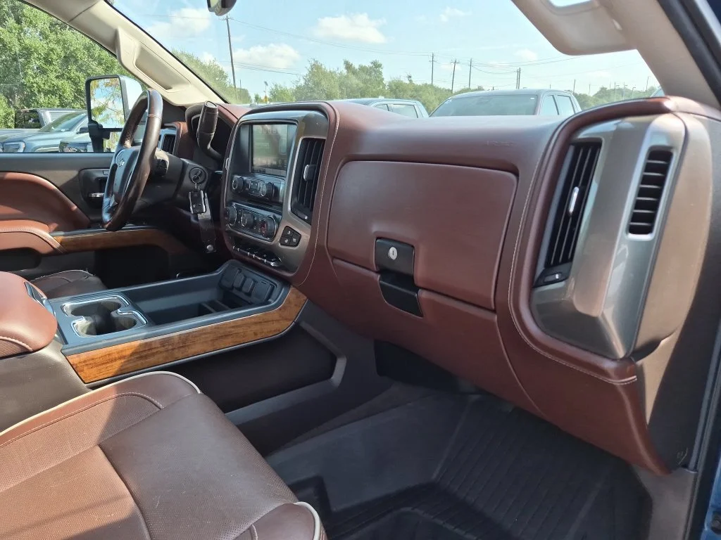 Used 2016 DEEP OCEAN BLUE METALLIC Chevrolet High Country image 36