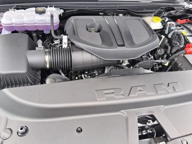 New 2026 Diamond Black Crystal Pearl-Coat Exterior Paint RAM Big Horn/Lone Star image 18
